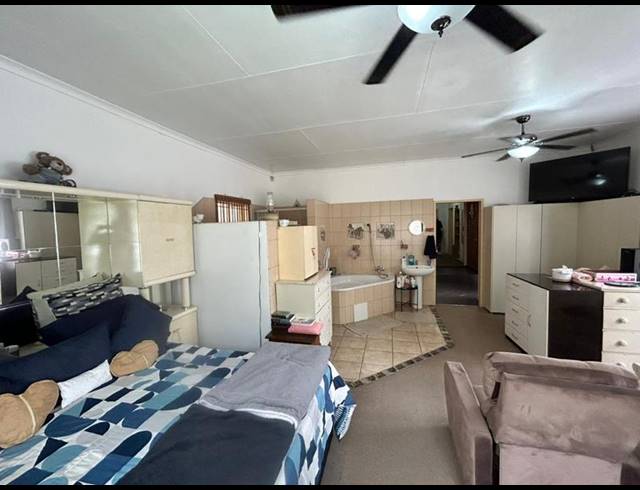 5 BEDROOM HOUSE FOR SALE IN SELECTION PARK